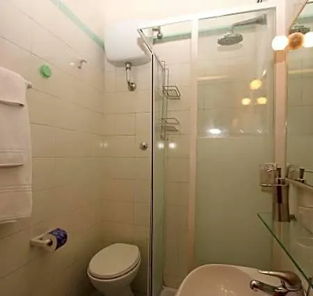 فندق مبيت وإفطار Tourist House 4*