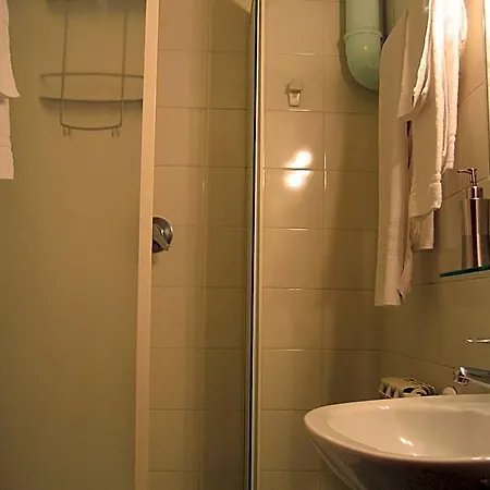 فندق مبيت وإفطار Tourist House 4*