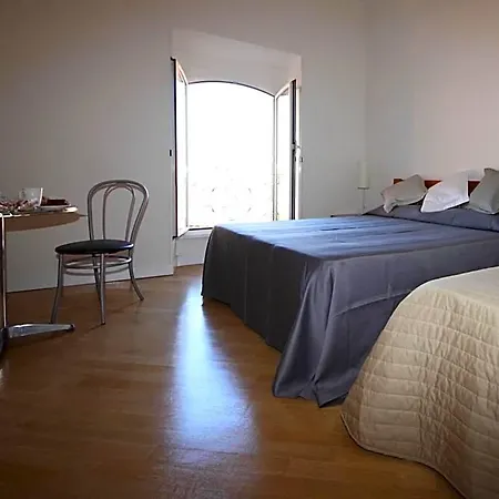 Tourist House فندق مبيت وإفطار روما